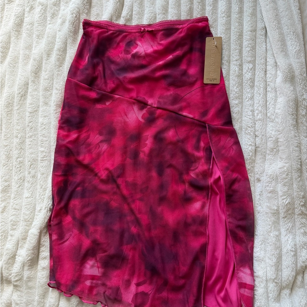 Elegant midi pink skirt